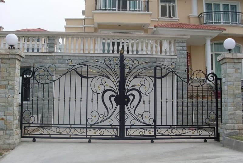 hàng rào cổng sắt nghệ thuật đẹp mắt, trang trọng và quý phái