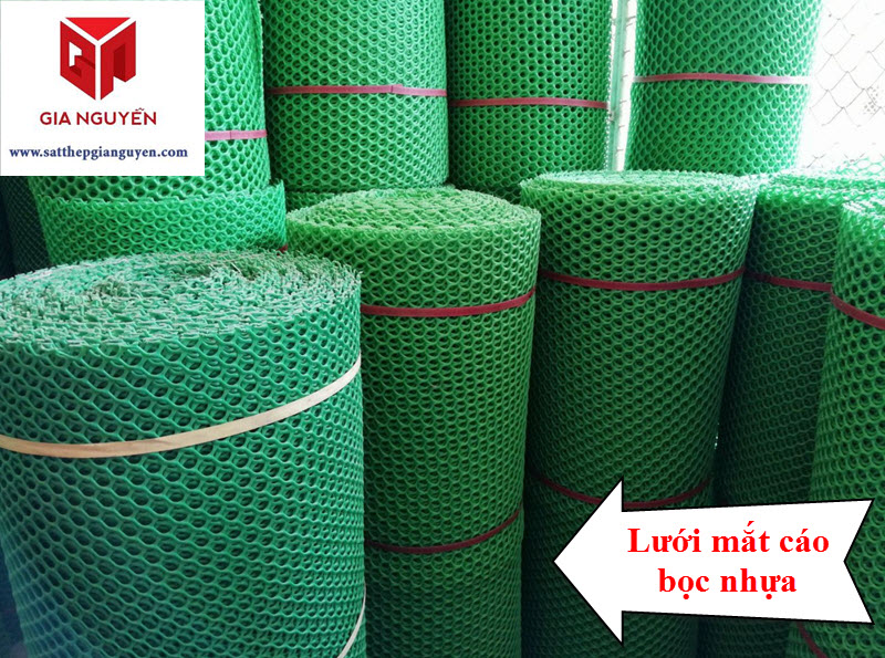 Lưới mắt cáo bọc nhựa bên ngoài được bọc lớp nhựa PVC, hạn chế tối đa tác động từ môi trường