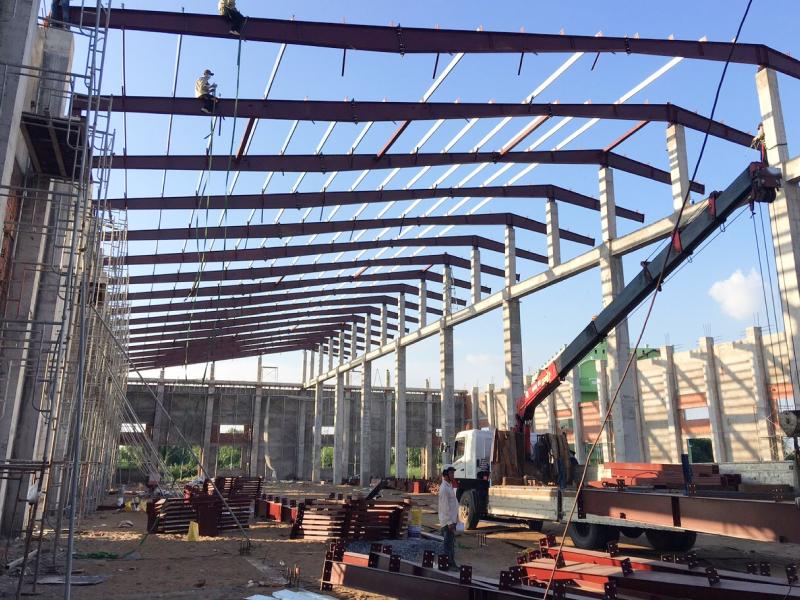 Các công trình nhà xưởng tại Quận 12 ngày càng nhiều kéo theo nhu cầu thép hình ở đây tăng cao