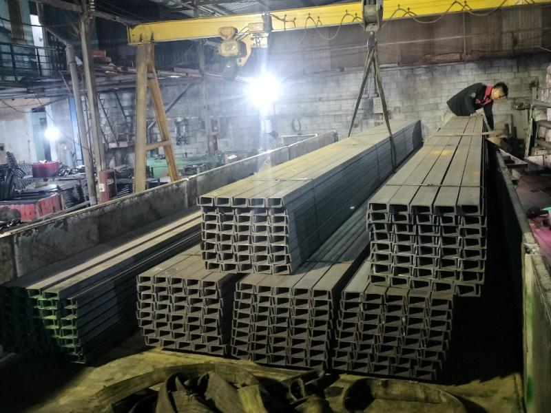 Thép hình U được Thép Gia Nguyễn giao nhanh đến xưởng cơ khí tại Quận Phú Nhuận